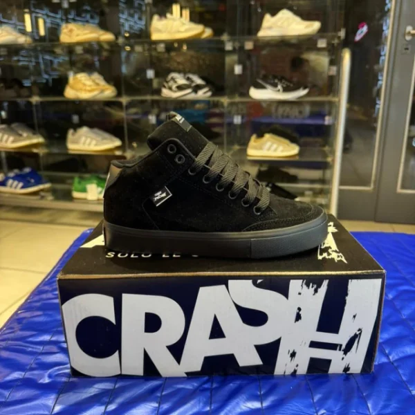 BOTA ALL CRASH TODO NEGRO