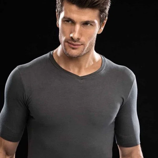 Camiseta manga corta cuello en V algodon con lycra liso. Corte anatómico con exclusivo sistema de ai (294110)