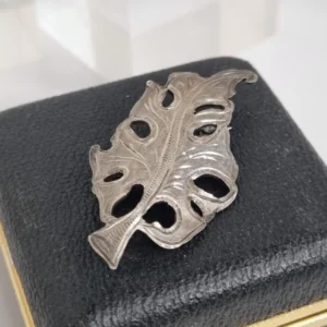 ANTIGUO BROCHE PRENDEDOR PLATA LABRADO HECHO A MANO HOJA