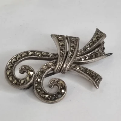 ANTIGUO BROCHE PENDEDOR PLATA Y MARQUESITAS NUDO