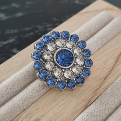 PIN PRENDEDOR BROCHE ESCARAPELA ARGENTINA CON STRASS COD: 7659 — Joyería Debernardi, Bahía Blanca