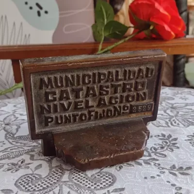 Nivelador de hierro antiguo