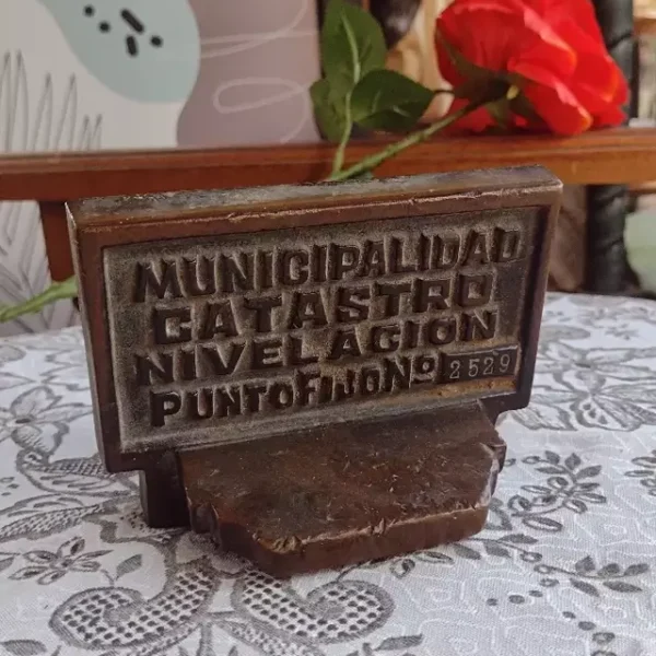 Nivelador de hierro antiguo