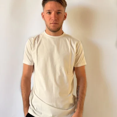 REMERA BUILD OVER NEGRO — Signos Indumentaria, Bahía Blanca
