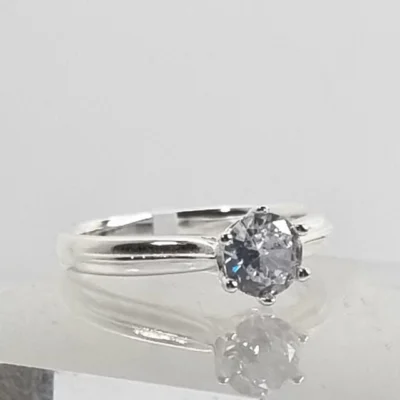 ANILLO SOLITARIO PLATA Y CUBICS 6015 — Joyería Debernardi, Bahía Blanca