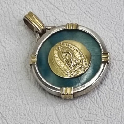 MEDALLA PLATA Y ORO CON VIRGEN GUADALUPE COD 7014K