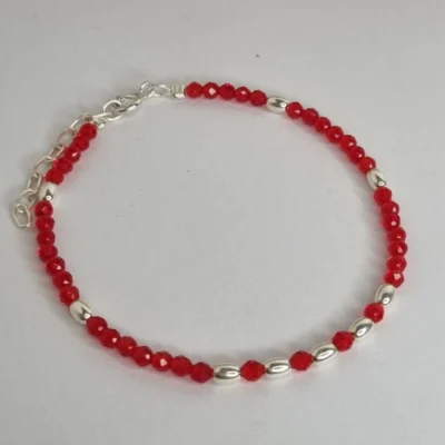 PULSERA CON PIEDRAS NATURALES DE HOWLITA