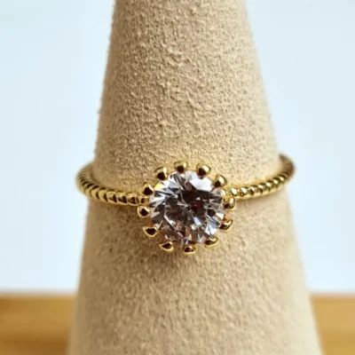 ANILLO COMPROMISO ENCHAPADO EN ORO Y CUBIC