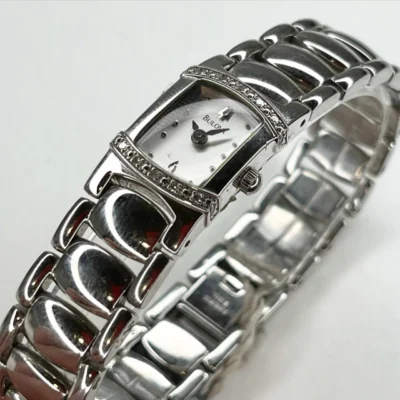 BULOVA FONDO NACAR Y CRISTALES DE SWAROVSKI. 96L204