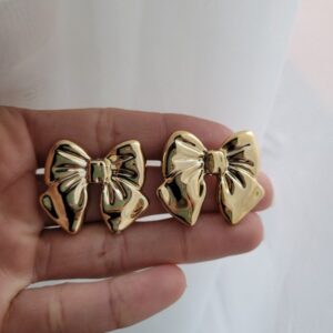 Aros moños dorados tipo chunky Fantasía — Anacletta Accesorios, Bahía Blanca