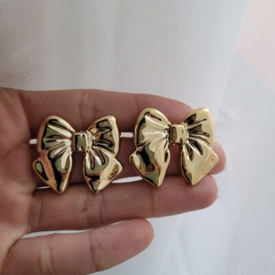Aros moños dorados tipo chunky Fantasía — Anacletta Accesorios, Bahía Blanca