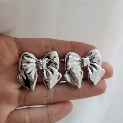 Aros moños plateados tipo chunky Fantasía — Anacletta Accesorios, Bahía Blanca