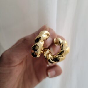 Aros semi argollas torzadas infladas doradas Fantasía — Anacletta Accesorios, Bahía Blanca