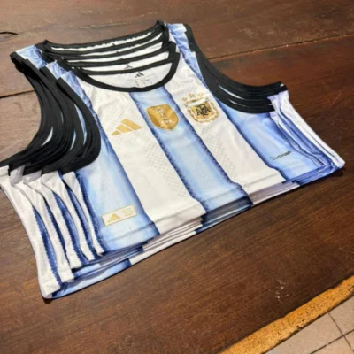 Top Chloe Escoces — Pipina Showroom, Bahía Blanca