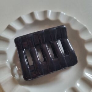 Broche negro — Anacletta Accesorios, Bahía Blanca