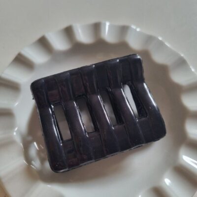 Broche negro — Anacletta Accesorios, Bahía Blanca