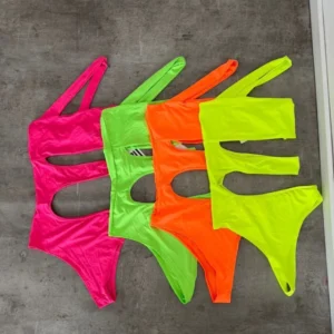 Body fluo 10 — Pipina Showroom, Bahía Blanca