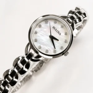 BULOVA FONDO NACAR Y CRISTALES DE SWAROVSKI. 96L204