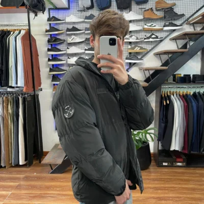 Campera Puffer impermeable con interior de pluma sintética