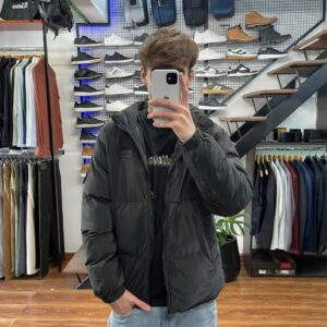 Campera Puffer impermeable con interior de pluma sintética