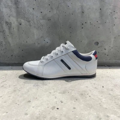 Zapatilla concept, cuero vacuno, con suela antideslizante.