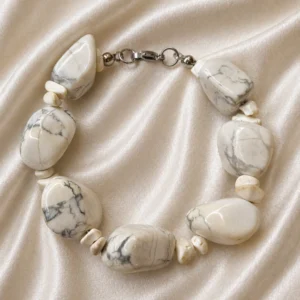PULSERA CON PIEDRAS NATURALES DE HOWLITA