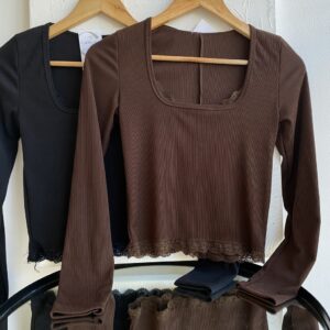 Remera manga larga con puntilla (2 colores)
