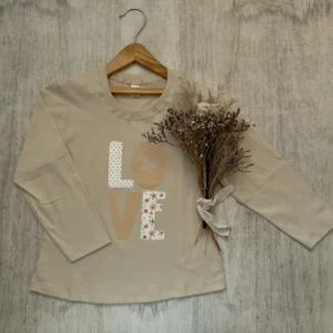 REMERA LOVE BEIGE — Oli Baby, Bahía Blanca