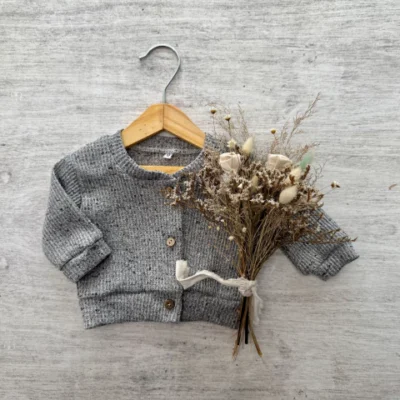 SAQUITO CON BOTONES PANAL GRIS