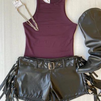 Short engomado con flecos