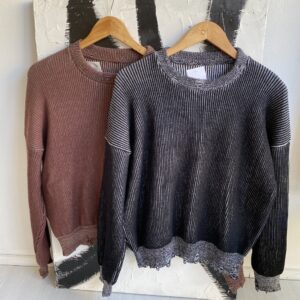 Sweater con roturas importado