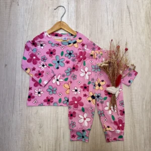 CONJUNTO PIJAMA FLOREADO ROSA — Oli Baby, Bahía Blanca