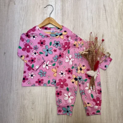 CONJUNTO PIJAMA FLOREADO ROSA — Oli Baby, Bahía Blanca