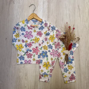 CONJUNTO PIJAMA FLOREADO BLANCO — Oli Baby, Bahía Blanca