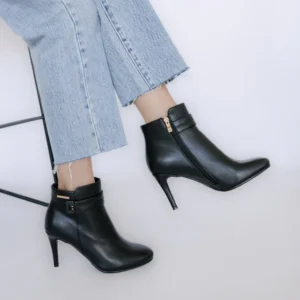 CH3166 Chocolate Bota con Taco Alto y Cierre Negro