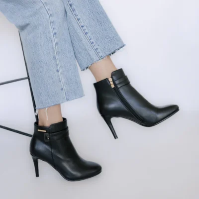 CH3166 Chocolate Bota con Taco Alto y Cierre Negro