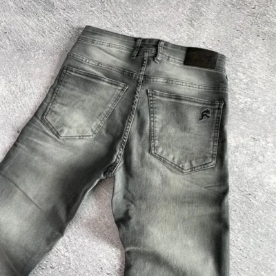 Jean Cabo Verde semi elastizado con estilo y comodidad