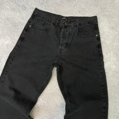Jean Naked Ancho: estilo y comodidad con spandex