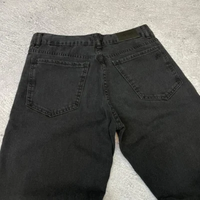 Jean Naked Ancho: estilo y comodidad con spandex