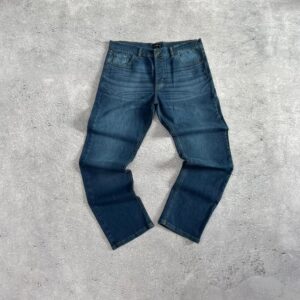 Jean Noir Ancho: Estilo y Comodidad Semi Elastizado