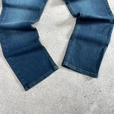 Jean Noir Ancho: Estilo y Comodidad Semi Elastizado