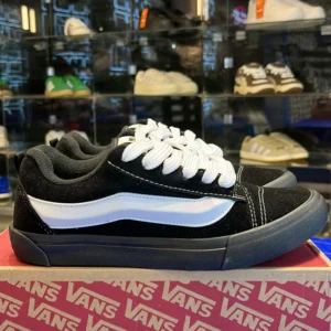 VANS KNU IMPORTADA NEGRA Y BLANCO