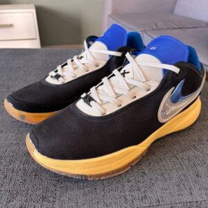 Nike Lebron XX "Uninterrupted" — Zapas Bahía, Bahía Blanca