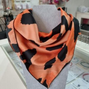 Pañuelo seda 1 — Anacletta Accesorios, Bahía Blanca