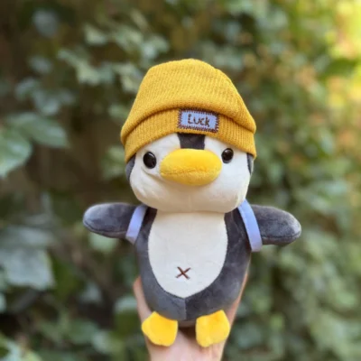 Peluche Pingüino con Gorrito – Suave y Súper Tierno — Juguetes Mágicos BB, Bahía Blanca