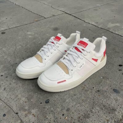 Zapatilla retro, cuero vacuno, con suela antideslizante.