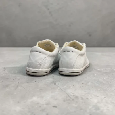 Zapatilla revit, cuero vacuno, con suela antideslizante.
