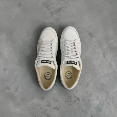 Zapatilla revit, cuero vacuno, con suela antideslizante.