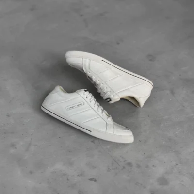 Zapatilla revit, cuero vacuno, con suela antideslizante.