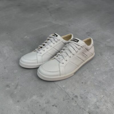 Zapatilla revit, cuero vacuno, con suela antideslizante.